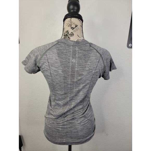 Lululemon Pullover Sz 6 Run Swiftly Short Sleeves Gray Fitted Crewneck - Picture 3 of 5